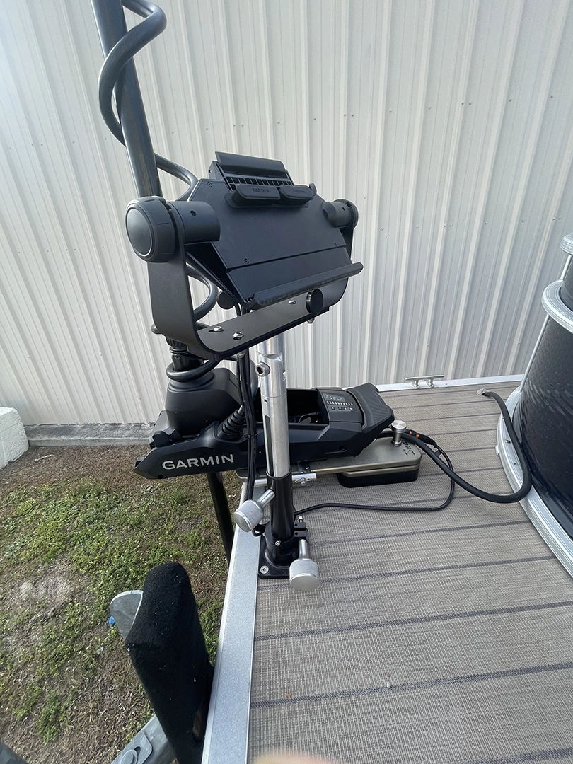 Pontoon Boat Garmin GPS and Kraken Install