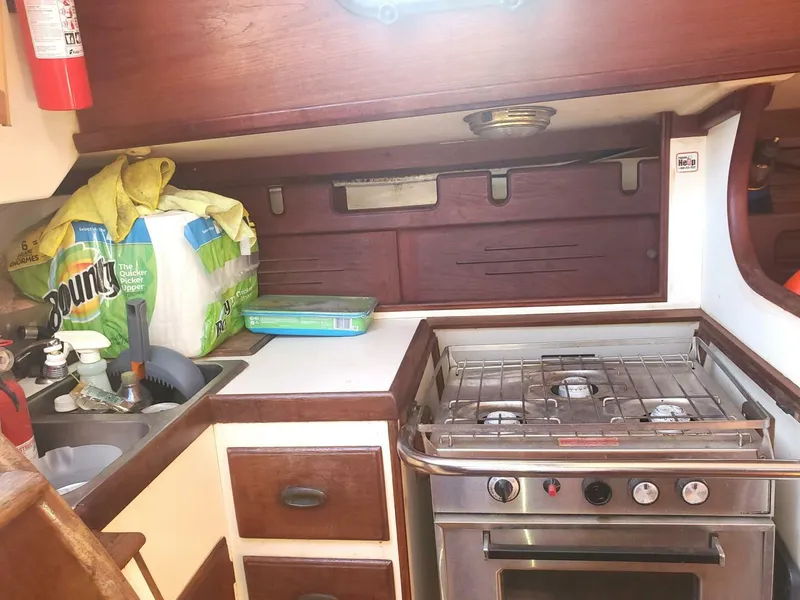 1987 Cape Dory 330