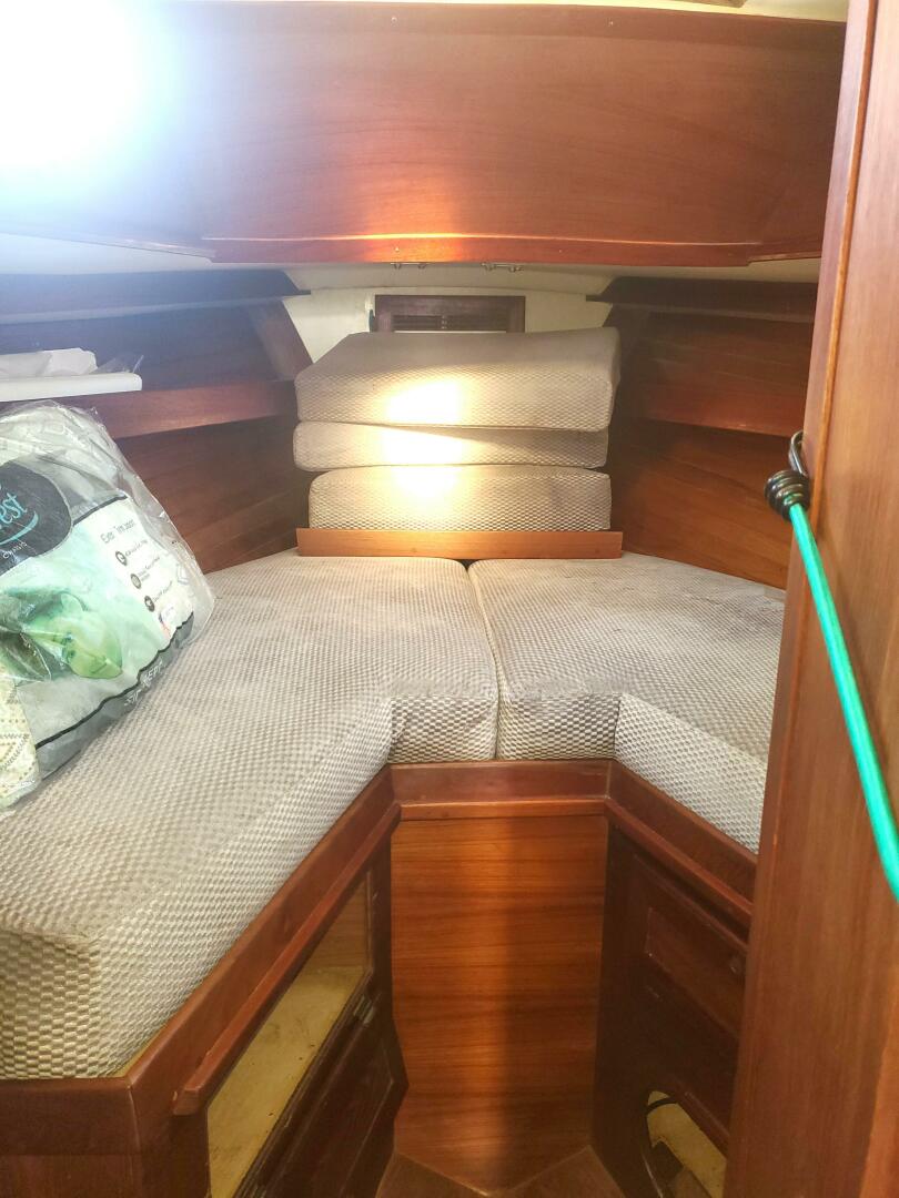 1987 Cape Dory 330