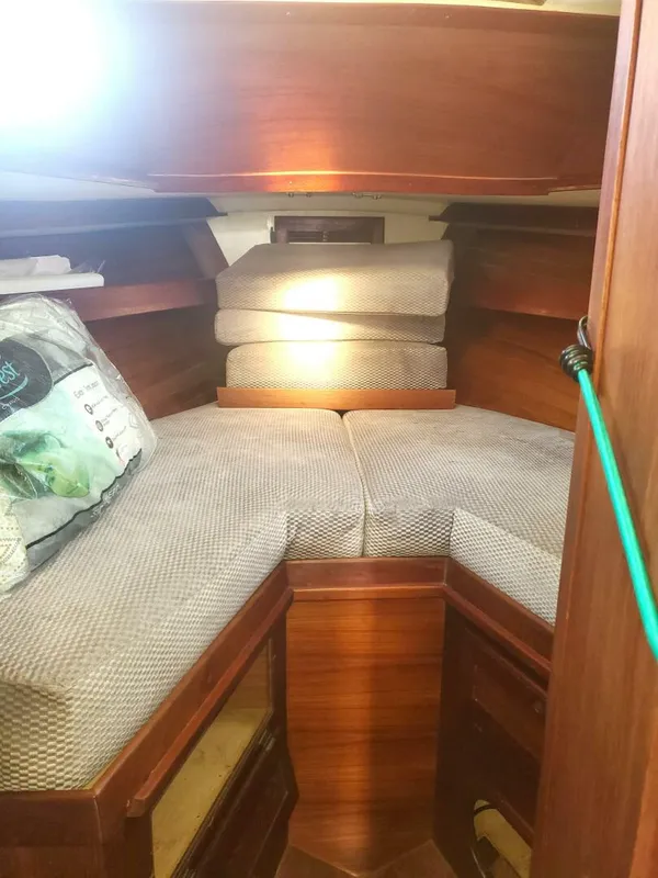 1987 Cape Dory 330