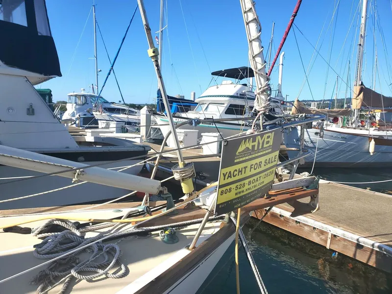 1987 Cape Dory 330
