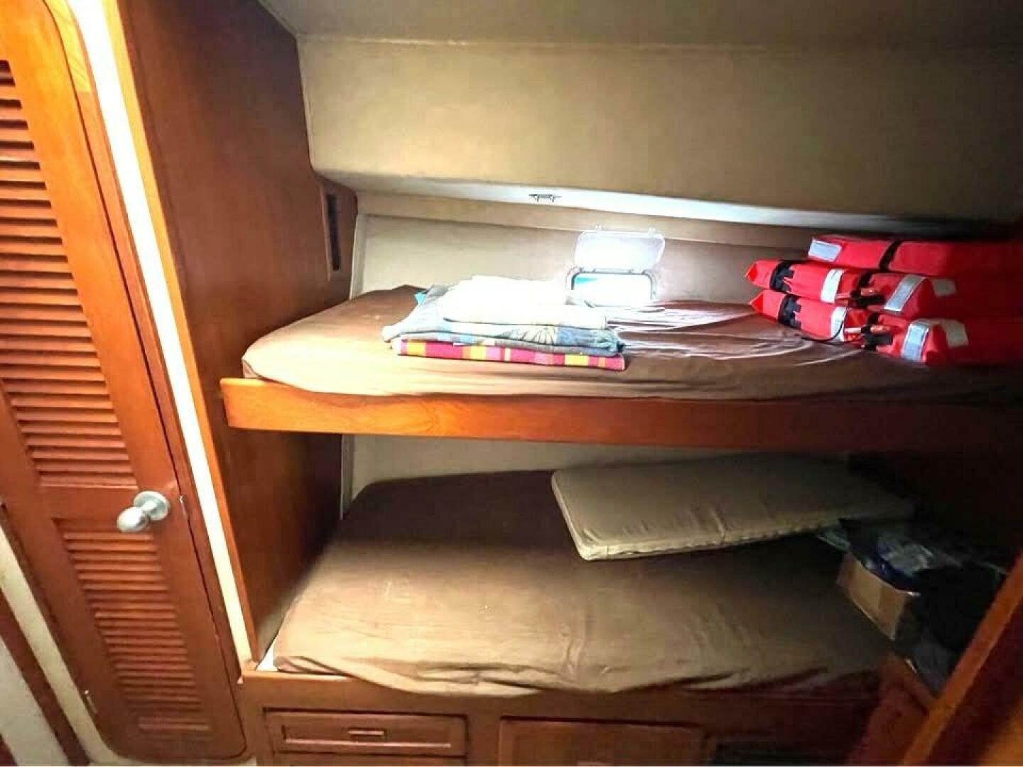 1986 Chris-Craft 422 COMMANDER