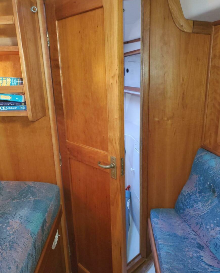 1998 Saga 43
