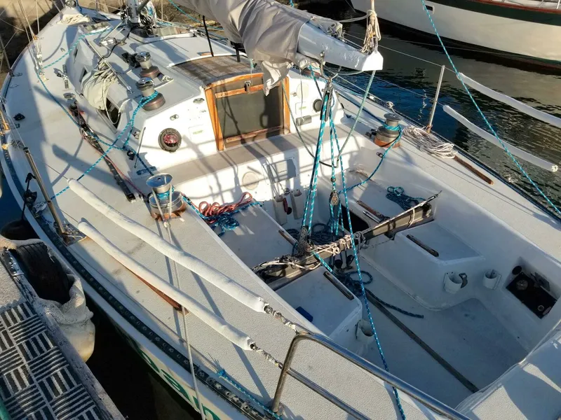 1989 J Boats Masthead Sloop