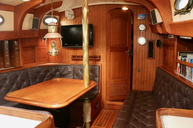 1984 Hans Christian 38t