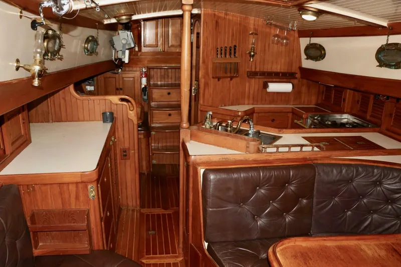 1984 Hans Christian 38t