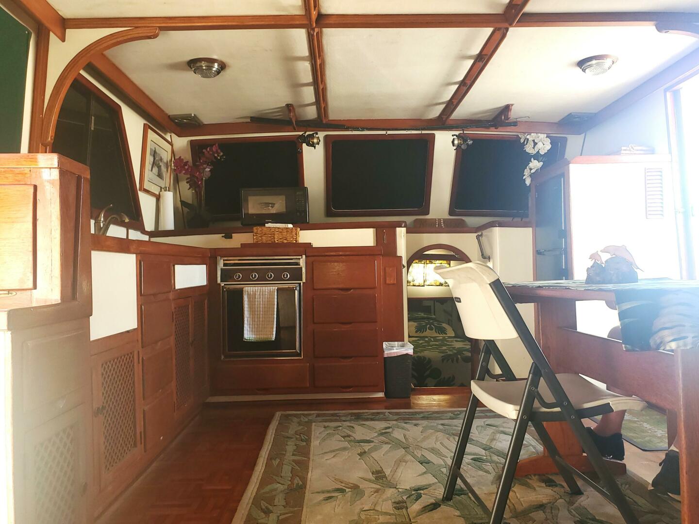 1981 CHB SEDAN-AFT CABIN