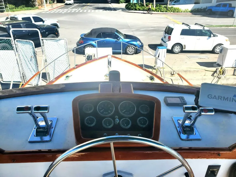 1981 CHB SEDAN-AFT CABIN