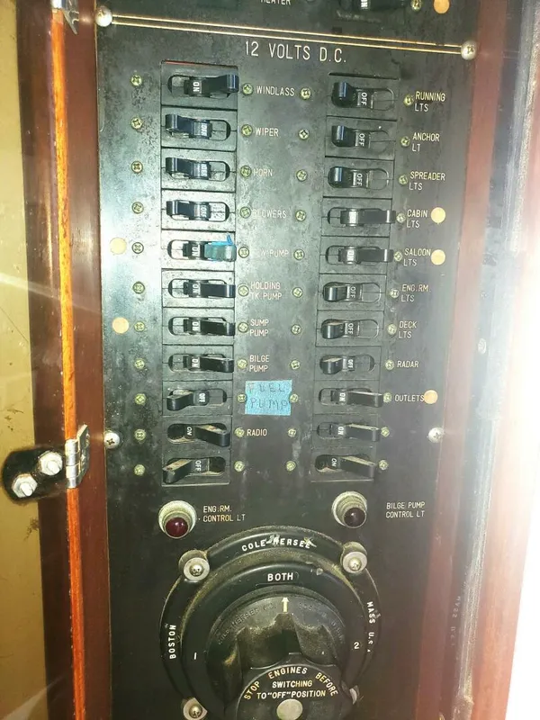 1981 CHB SEDAN-AFT CABIN