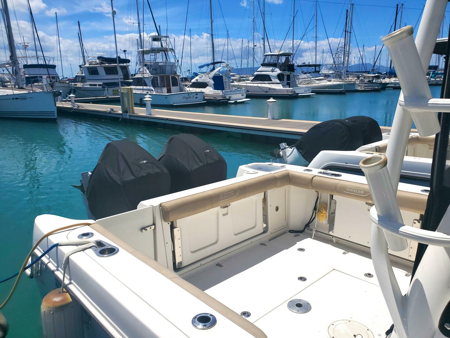 2019 Boston Whaler Conquest