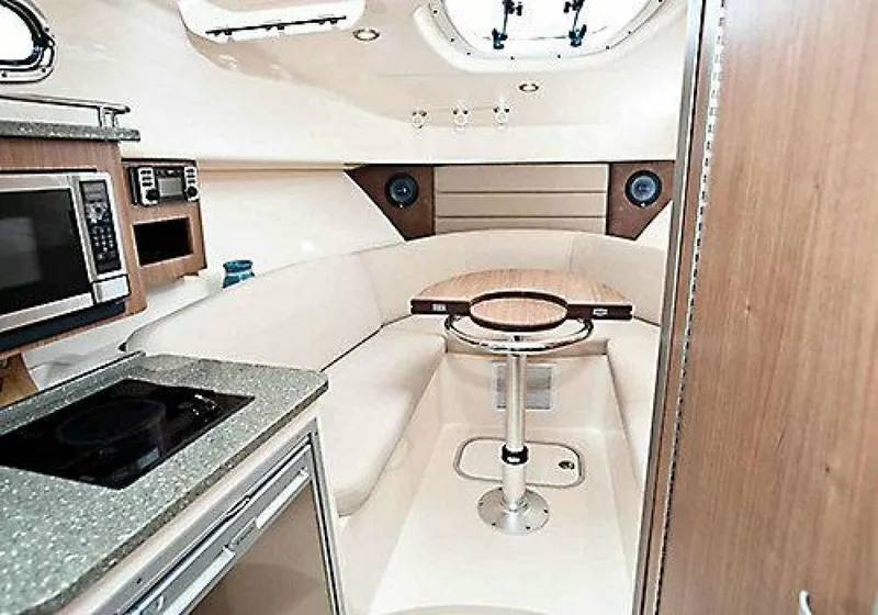 2019 Boston Whaler Conquest