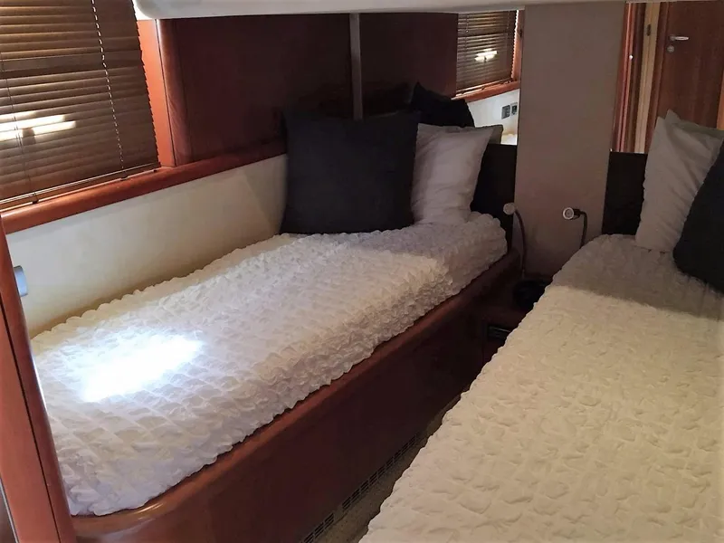 2006 Sunseeker Predator 4-room CATs