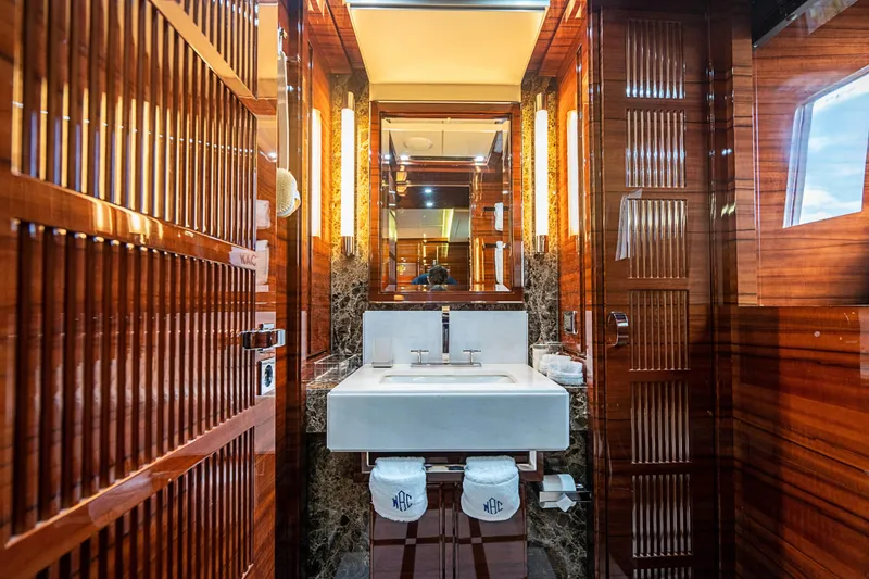 2011 Benetti 121