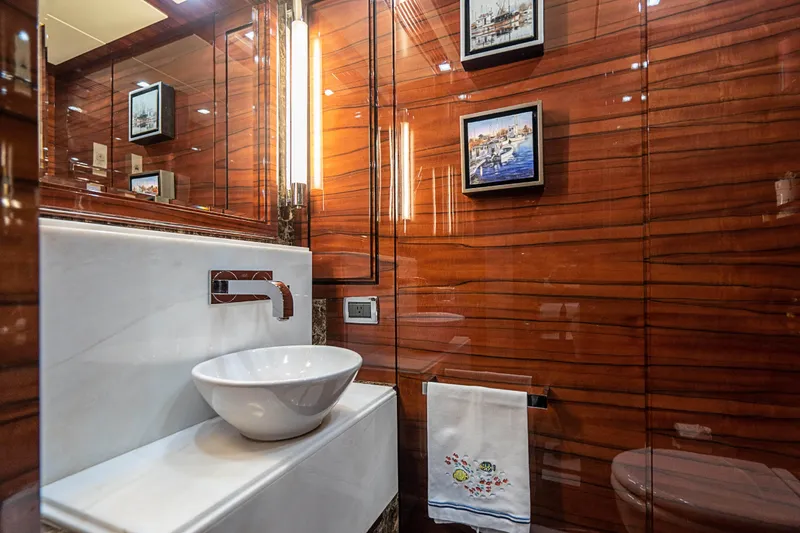 2011 Benetti 121