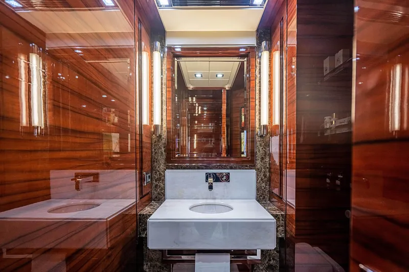 2011 Benetti 121