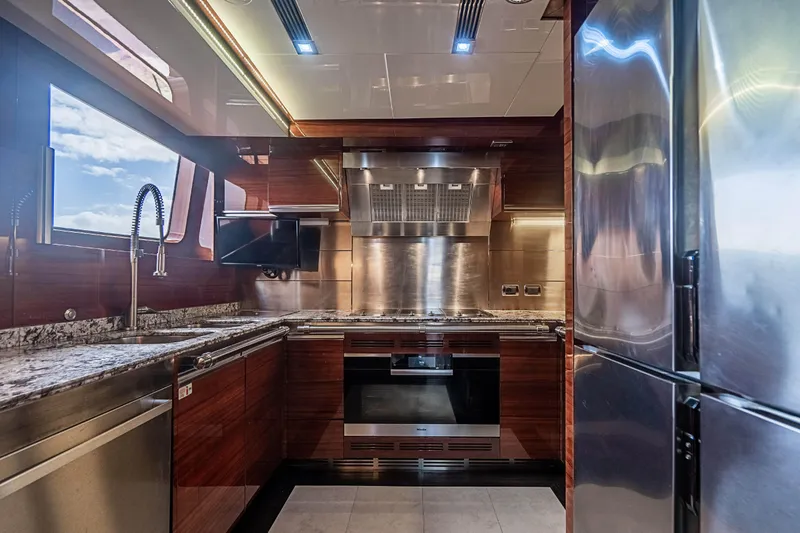 2011 Benetti 121