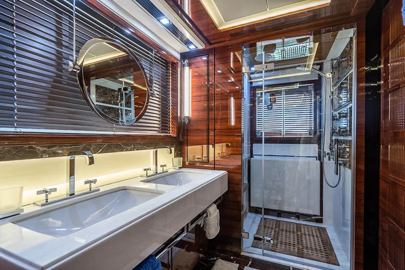 2011 Benetti 121