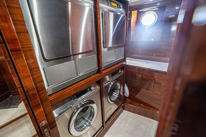 2011 Benetti 121
