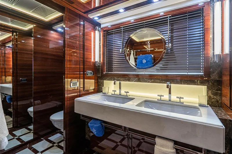 2011 Benetti 121