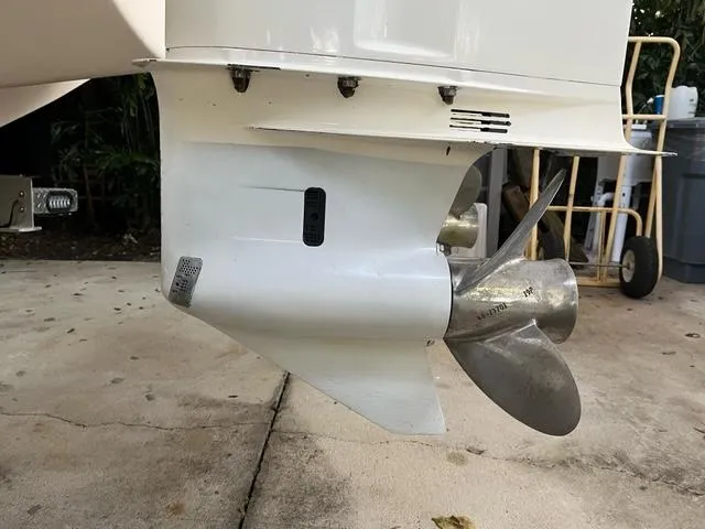 2000 Intrepid 366 Cuddy