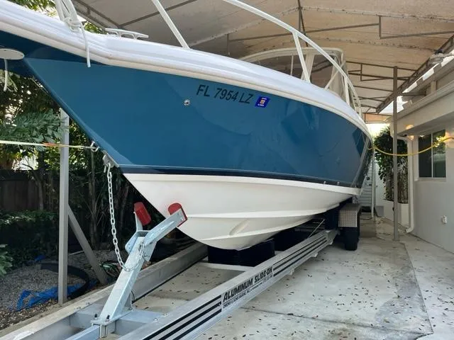 2000 Intrepid 366 Cuddy