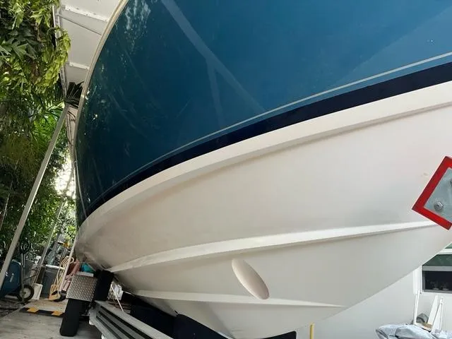 2000 Intrepid 366 Cuddy