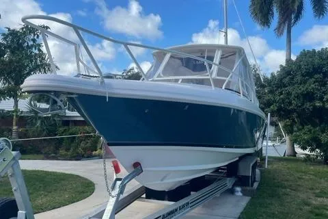 2000 Intrepid 366 Cuddy
