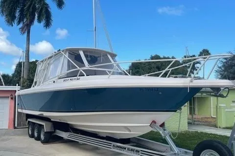 2000 Intrepid 366 Cuddy