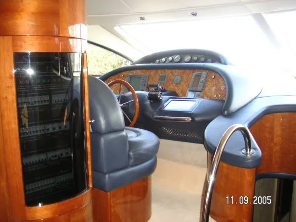 2003 Azimut 80 Carat