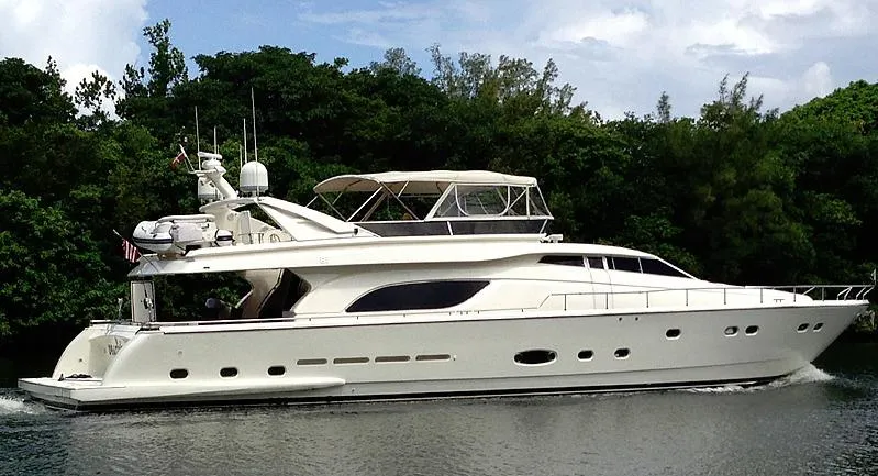 2004 Ferretti Yachts 810