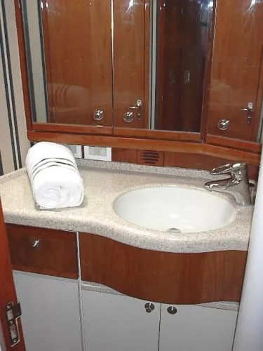 2002 Bertram FULL TOWER
