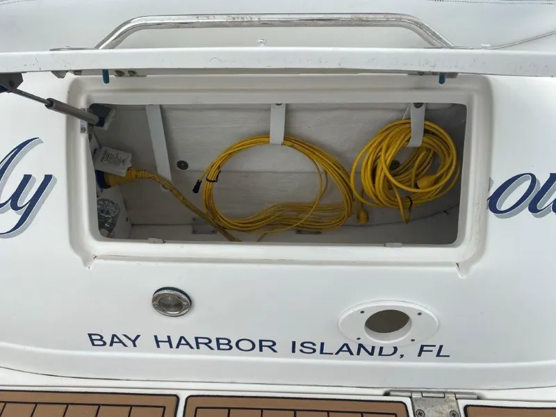 2005 Sea Ray Sundancer 320