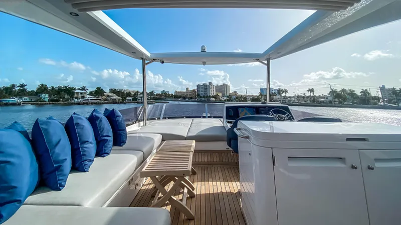 2022 Sunseeker MANHATTAN