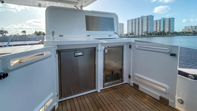 2022 Sunseeker MANHATTAN