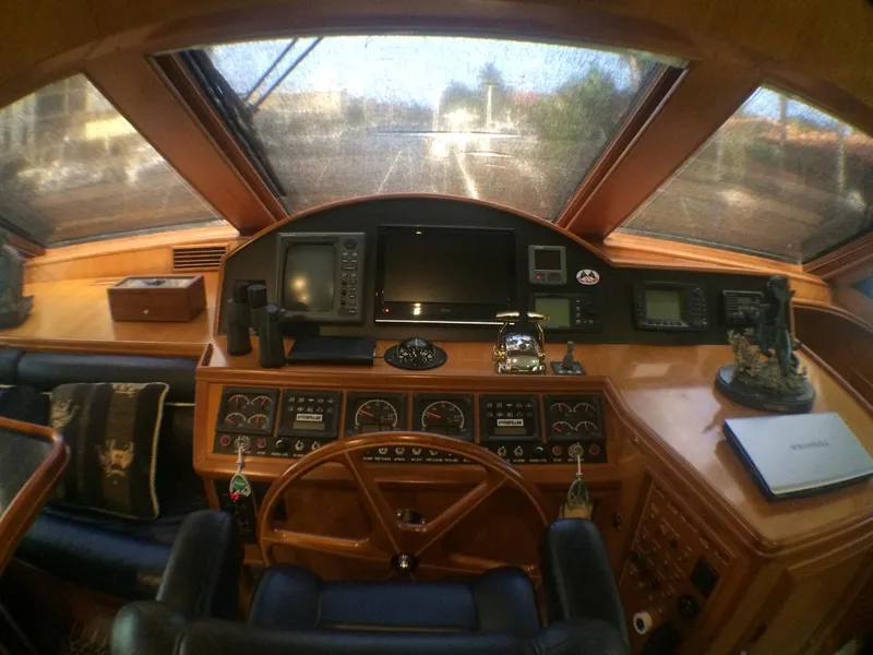 2000 Ocean Alexander 63' Pilothouse