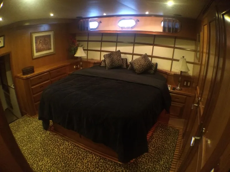 2000 Ocean Alexander 63' Pilothouse