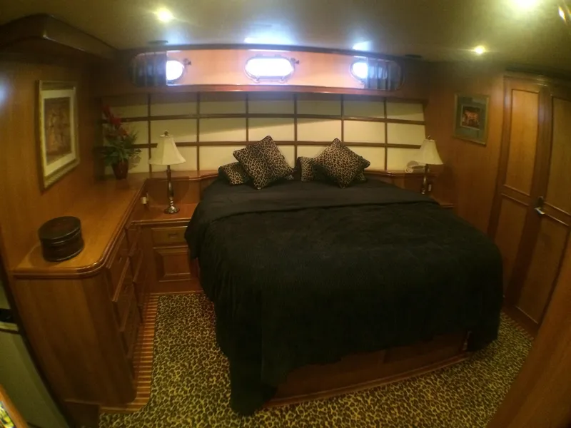 2000 Ocean Alexander 63' Pilothouse