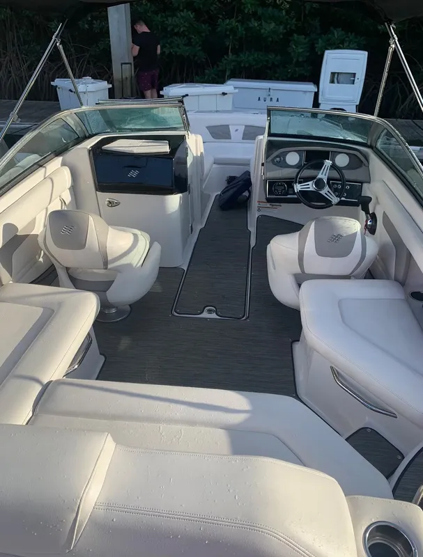 2019 Four Winns HD220