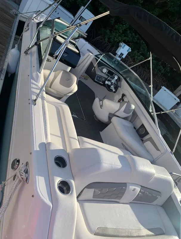 2019 Four Winns HD220