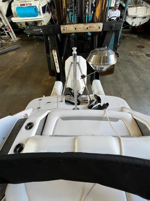 2019 Four Winns HD220