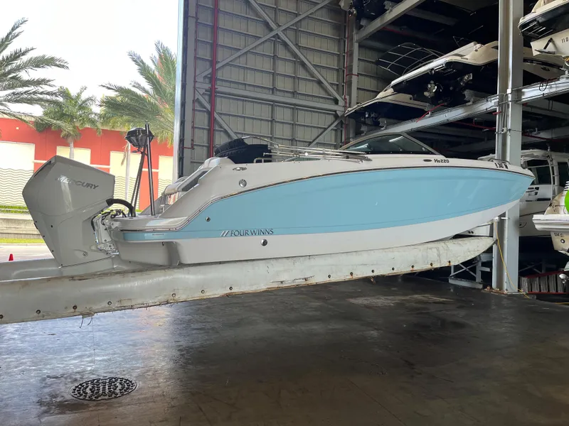 2019 Four Winns HD220