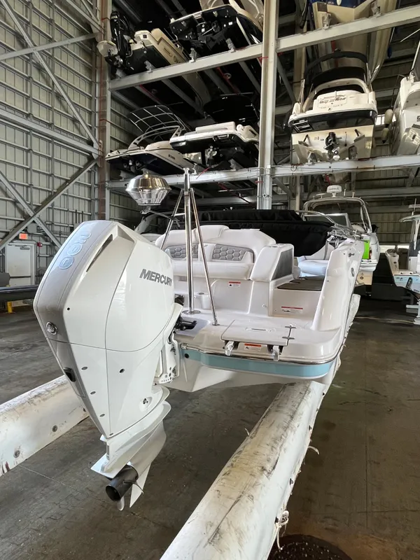 2019 Four Winns HD220