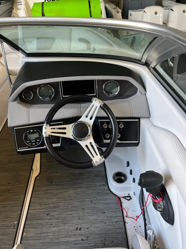 2019 Four Winns HD220