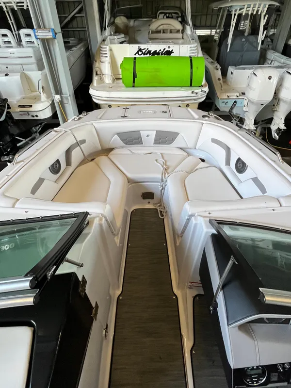 2019 Four Winns HD220