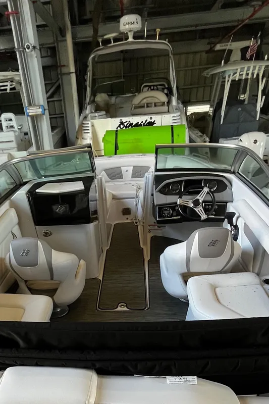 2019 Four Winns HD220