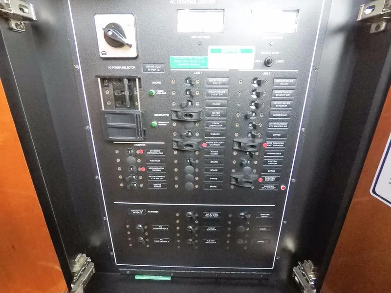 2003 Carver Voyager