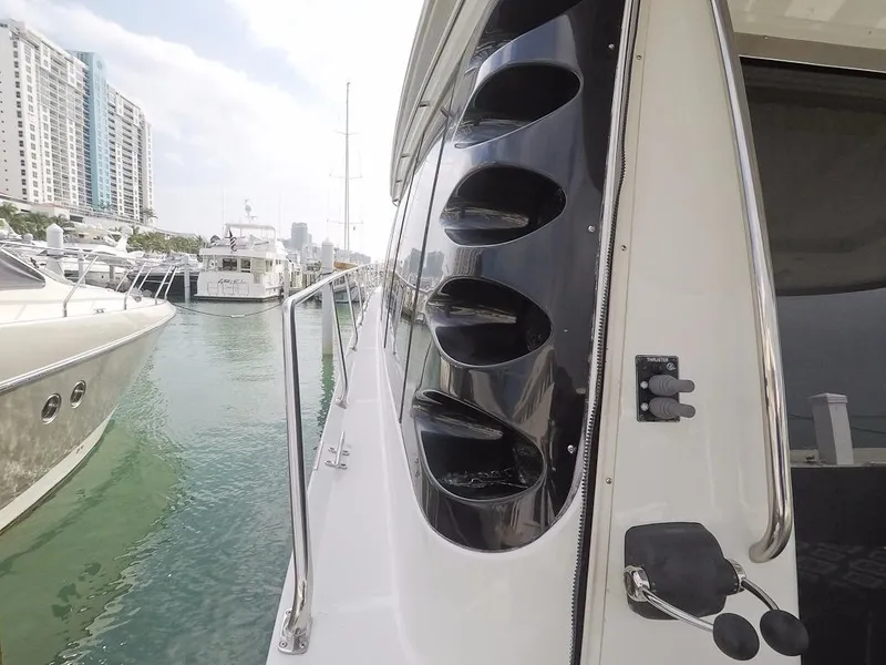 2003 Carver Voyager