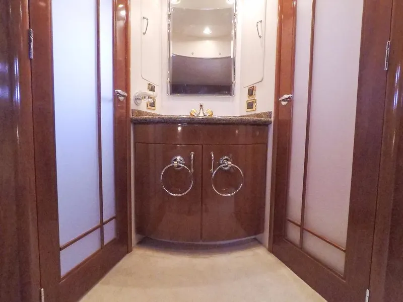 2003 Carver Voyager