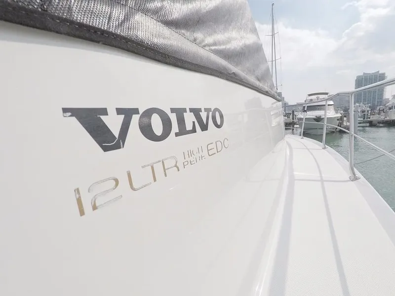 2003 Carver Voyager