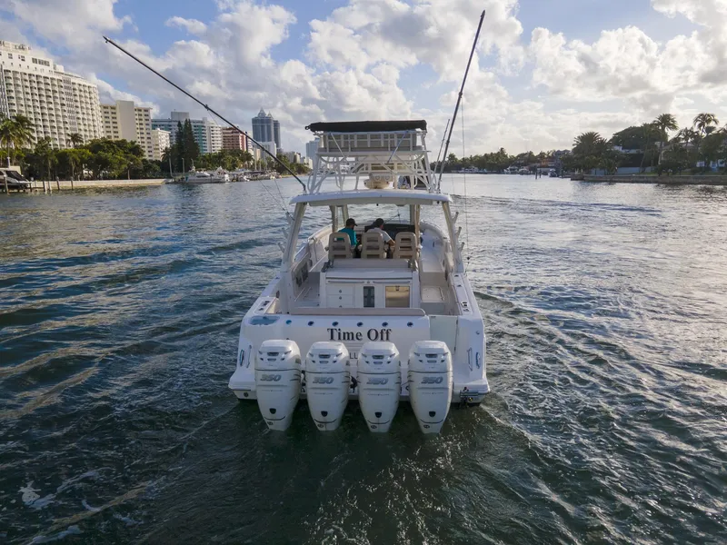 2016 Boston Whaler 420 Outrage